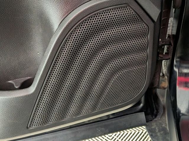 Used 2016 Ford Taurus SEL w/ Equipment Group 201A image 17