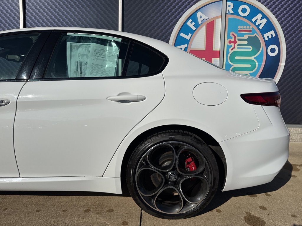 Used 2022 Alfa Romeo Giulia Veloce image 14