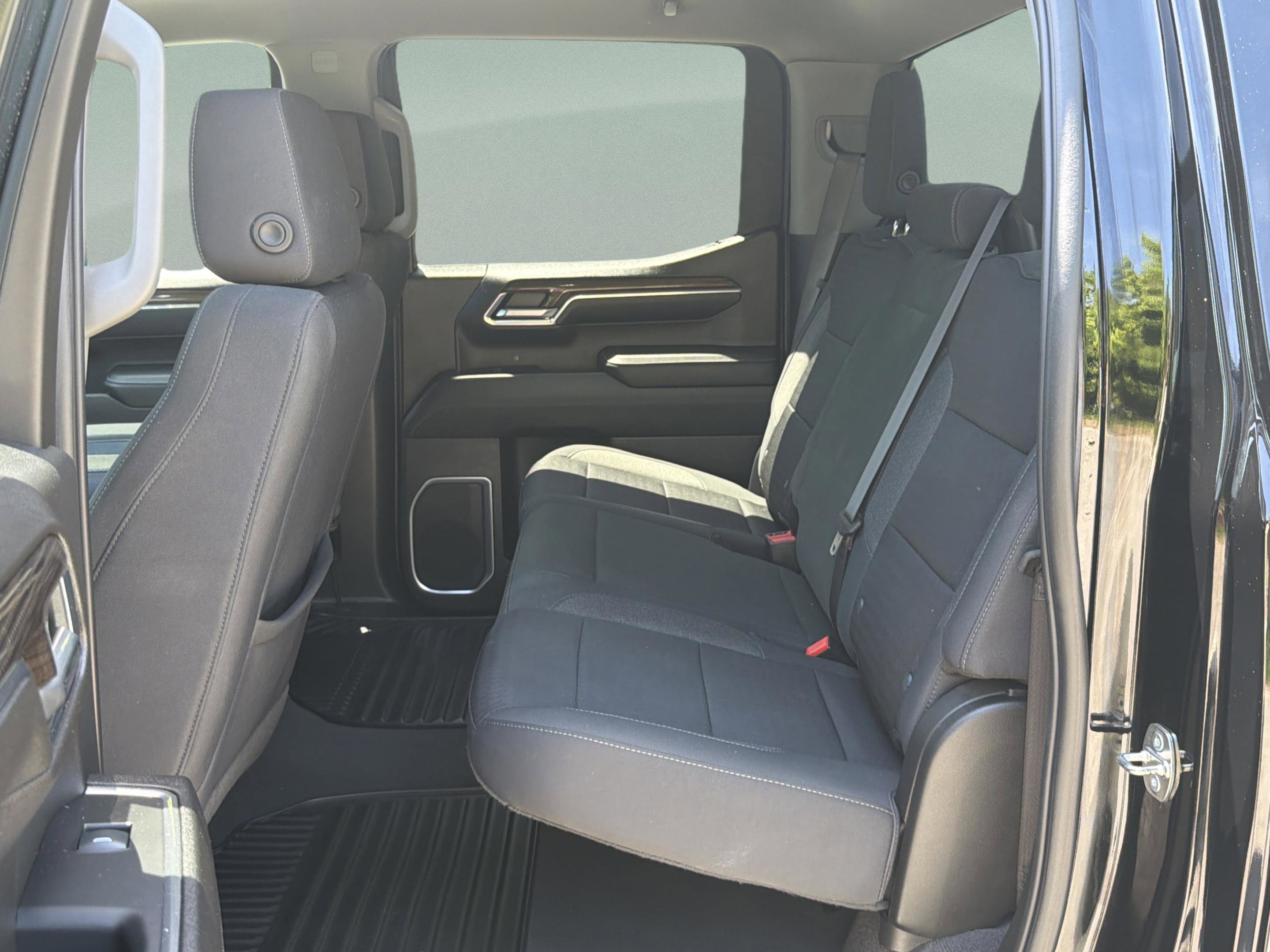 Used 2023 Chevrolet Silverado 1500 LT AWD/4WD image 31