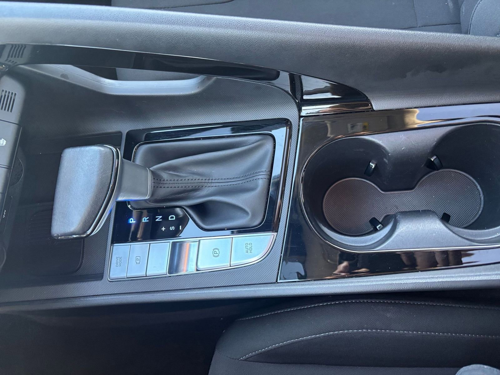 Used 2025 Hyundai Elantra SEL image 40