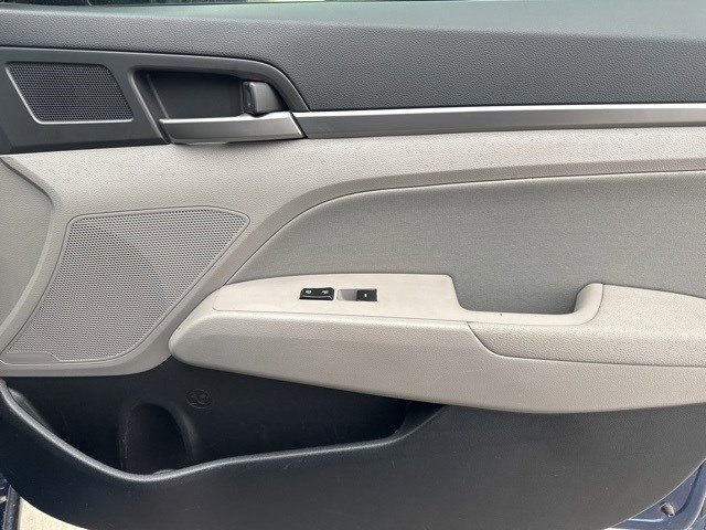 Used 2017 Hyundai Elantra SE image 17