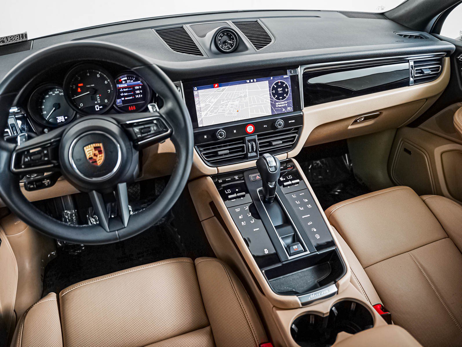 Certified 2026 Porsche Macan AWD/4WD image 19