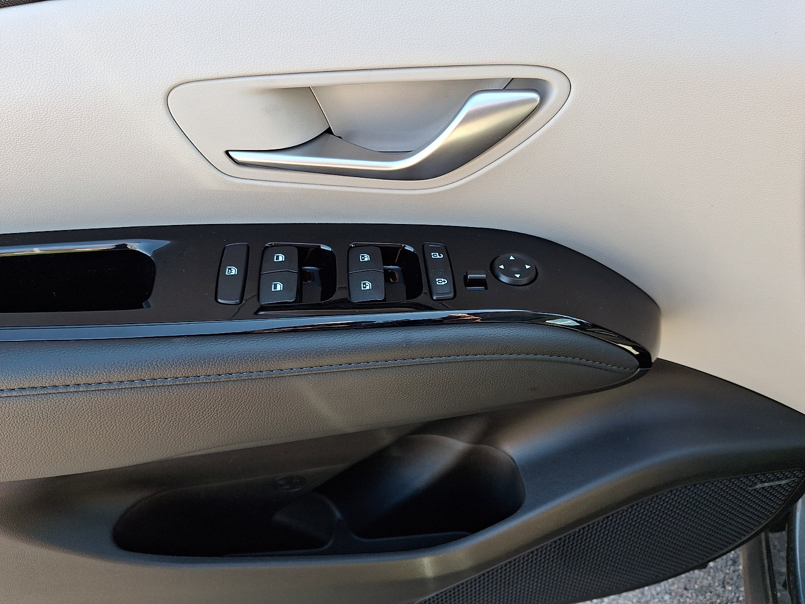 Used 2023 Hyundai Tucson Limited w/ Cargo Package AWD/4WD image 12