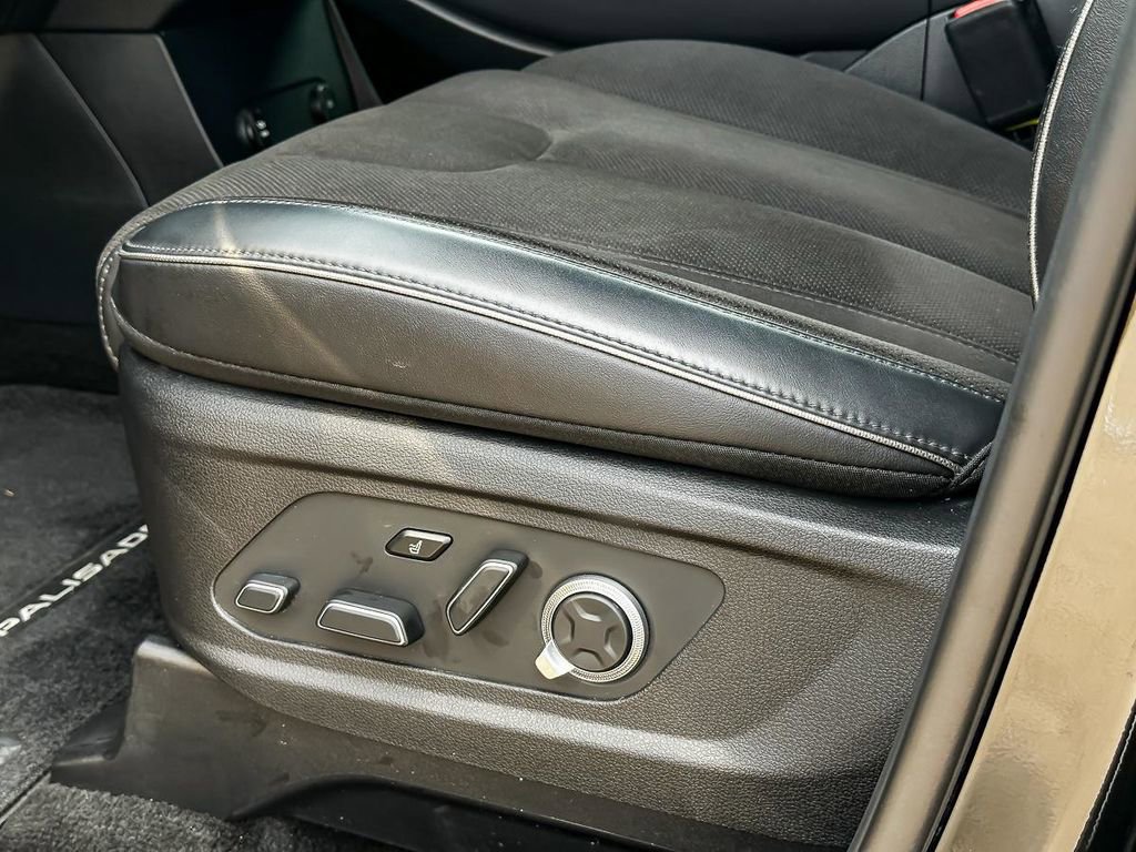 Used 2025 Hyundai Palisade Calligraphy image 16
