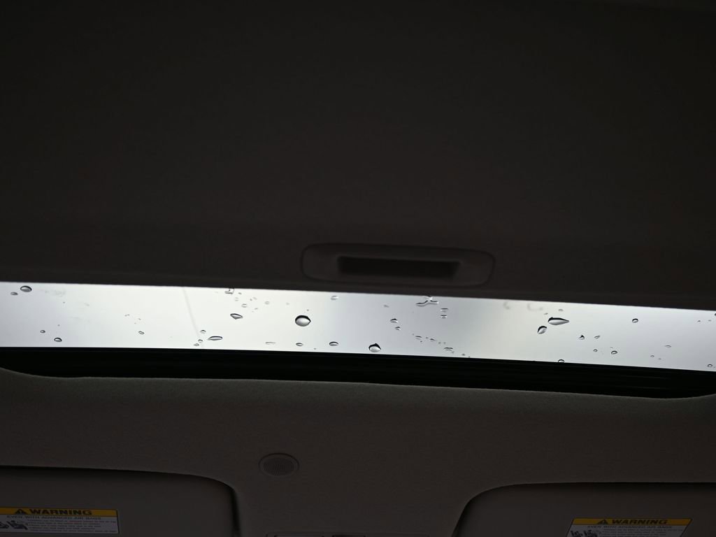 Certified 2025 Hyundai Venue SEL image 11