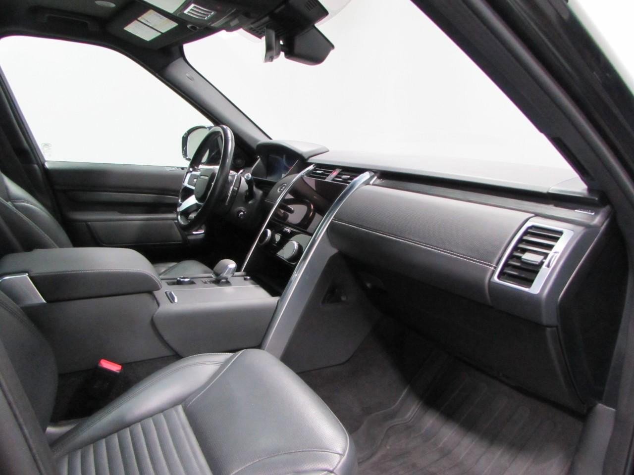 Used 2022 Land Rover Discovery S R-Dynamic image 17