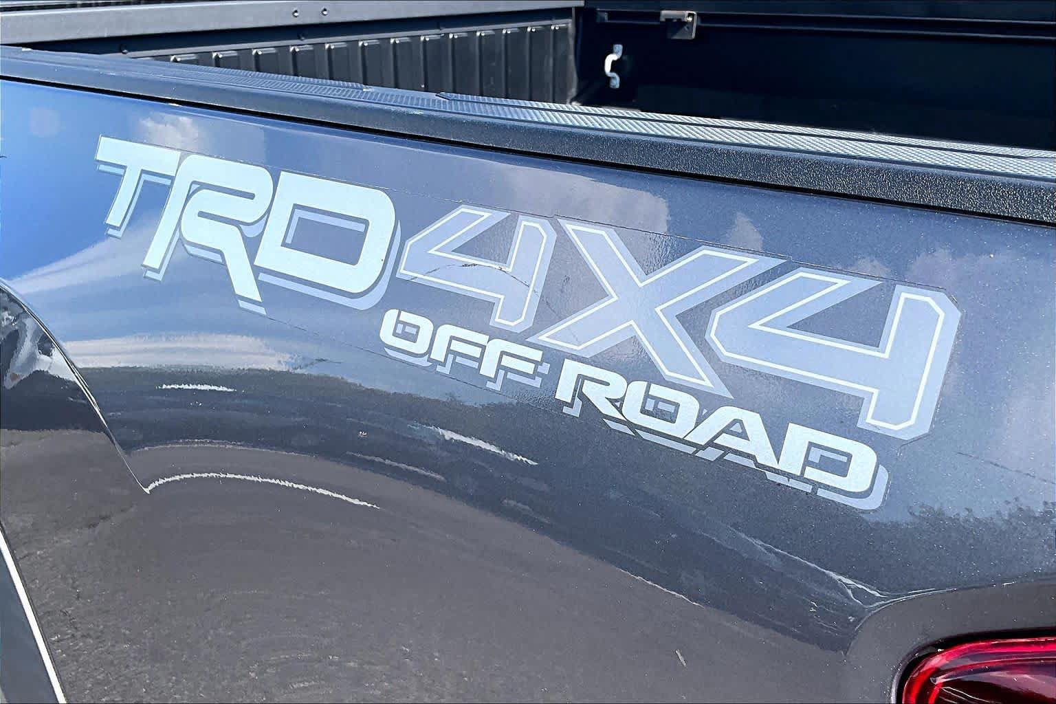 Used 2021 Toyota Tacoma TRD Off-Road w/ Technology Package AWD/4WD image 10