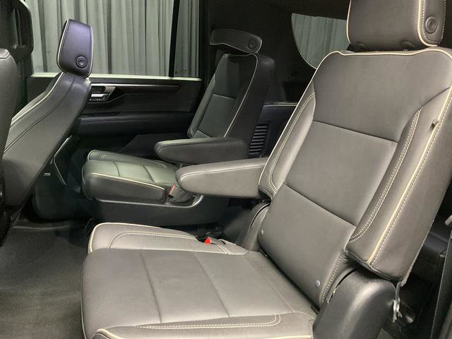 Used 2025 Chevrolet Suburban Premier AWD/4WD image 10