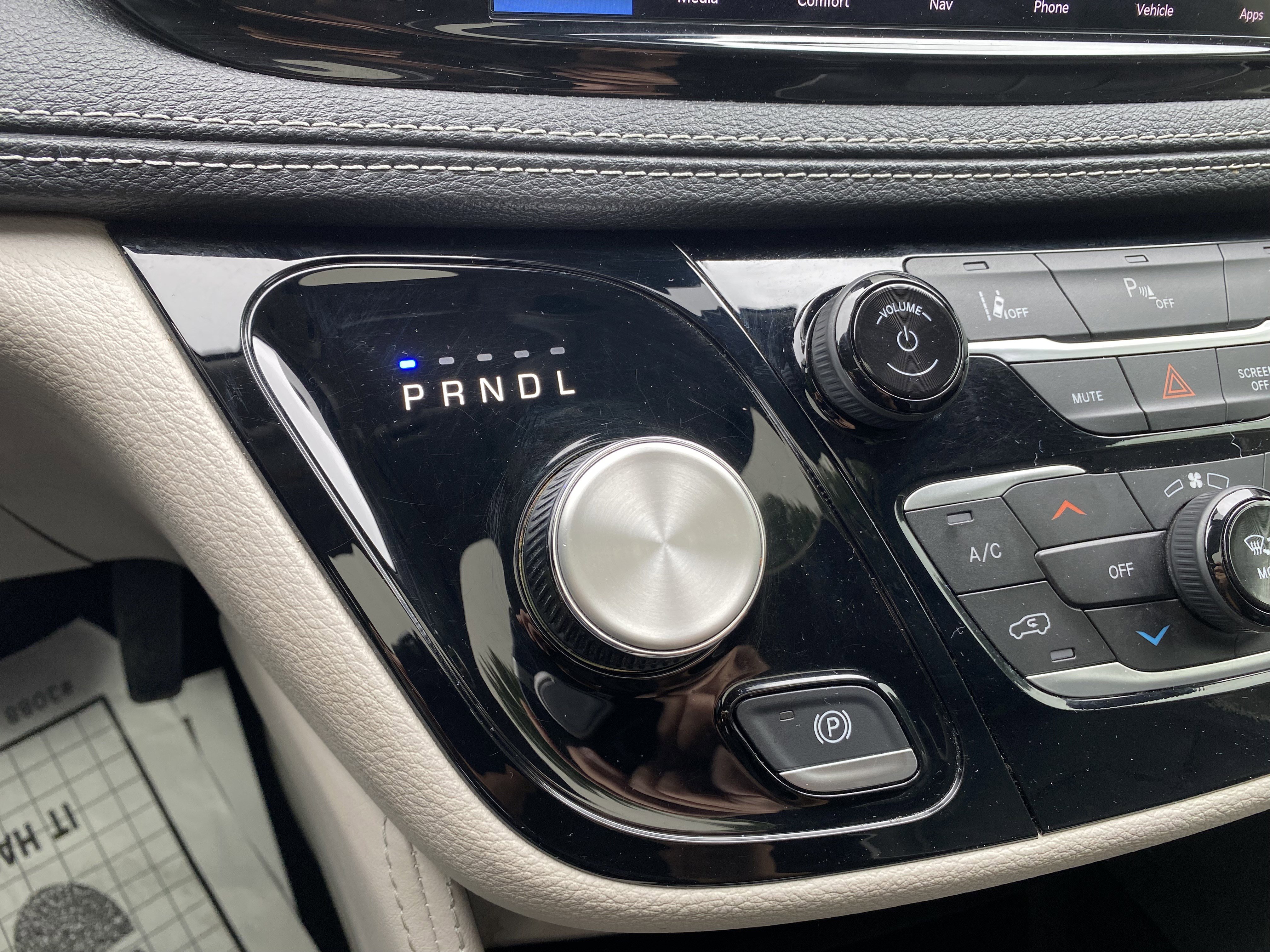 Used 2023 Chrysler Pacifica Limited FWD image 48