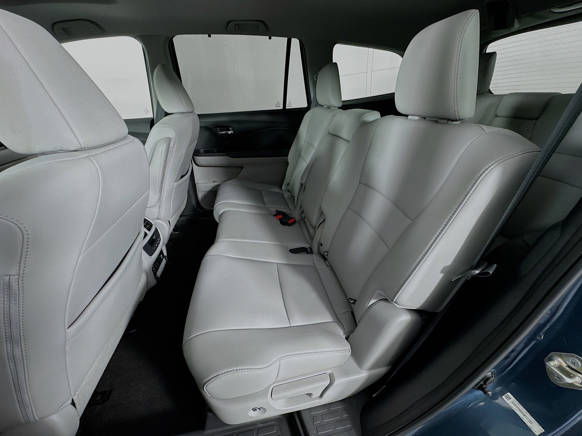 Used 2016 Honda Pilot Touring image 25