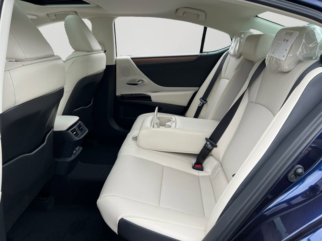 New 2025 Lexus ES 300h w/ Premium Package image 13