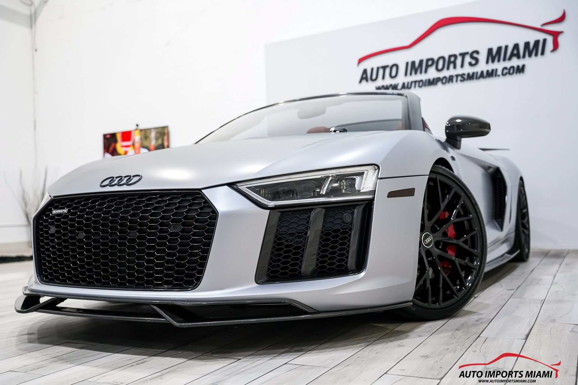 Used 2018 Audi R8 V10 w/ Carbon Exterior Package AWD/4WD image 2