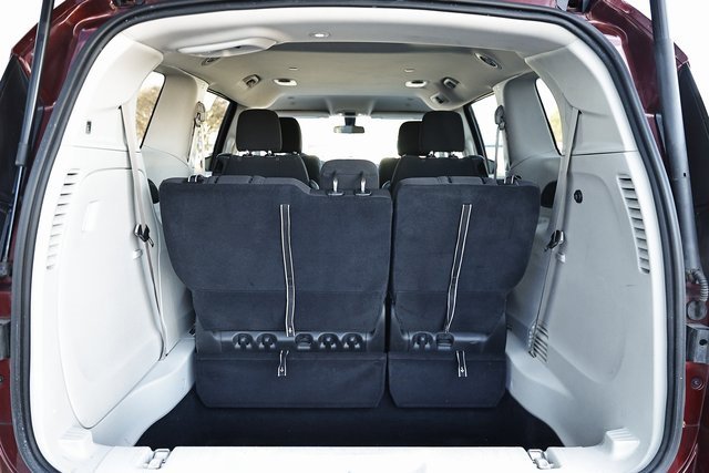 Used 2022 Chrysler Voyager LX image 29