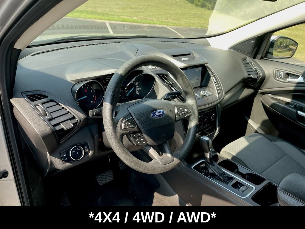 Used 2017 Ford Escape SE w/ Equipment Group 201A AWD/4WD image 2