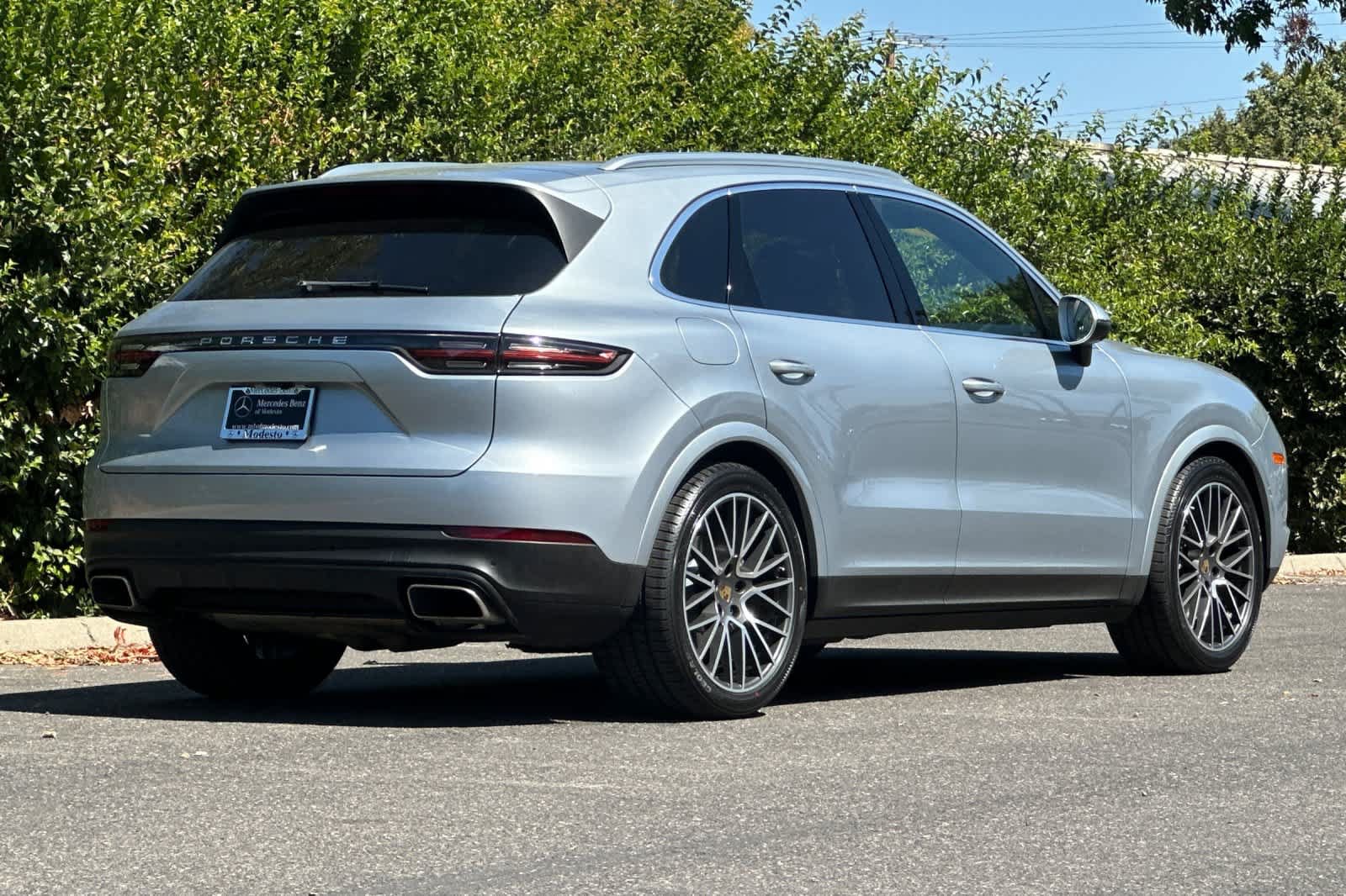 Used 2023 Porsche Cayenne Platinum Edition AWD/4WD image 3
