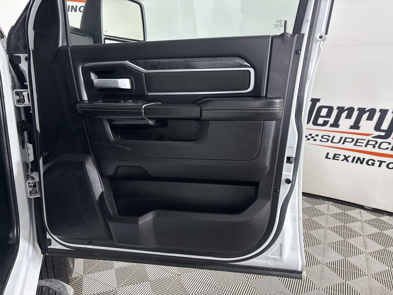 Used 2024 RAM 3500 Big Horn image 26