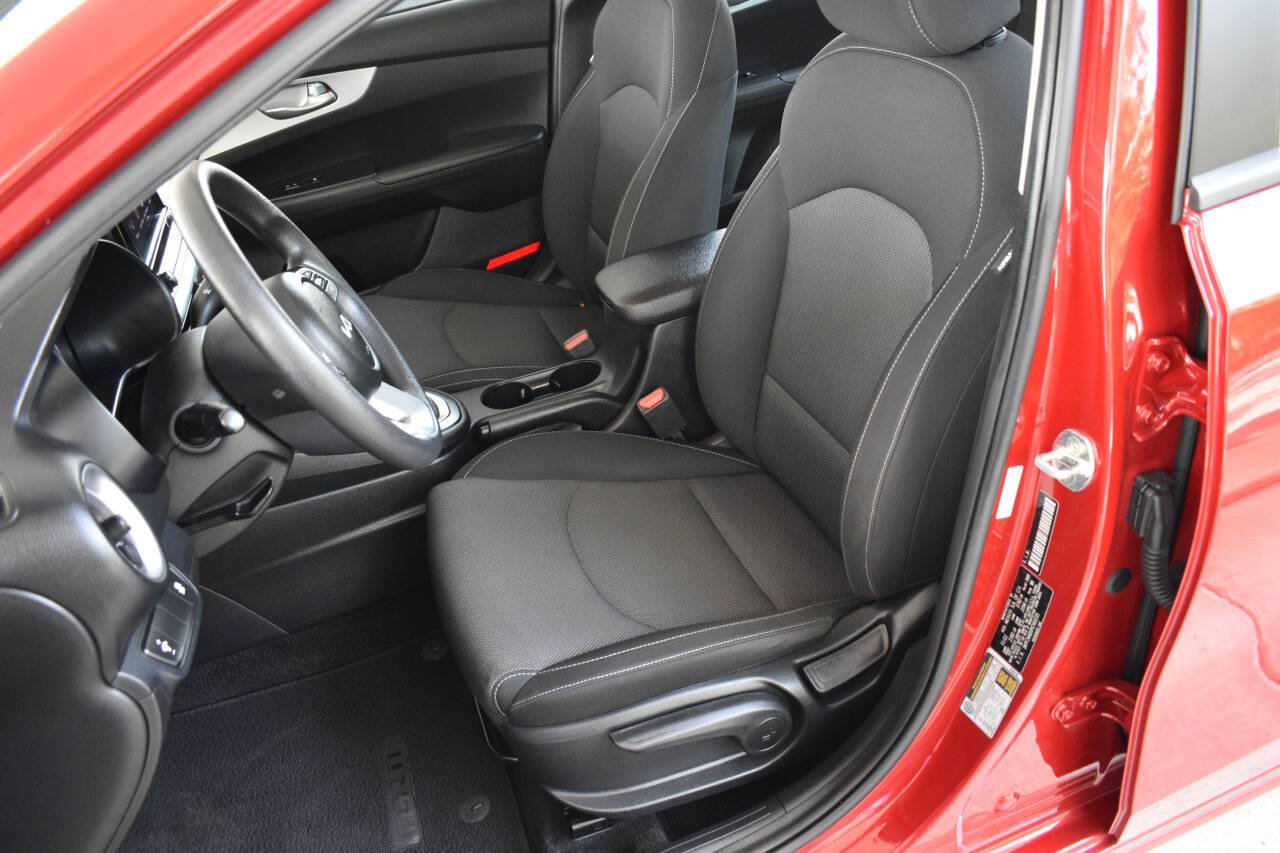 Used 2023 Kia Forte LXS FWD image 17