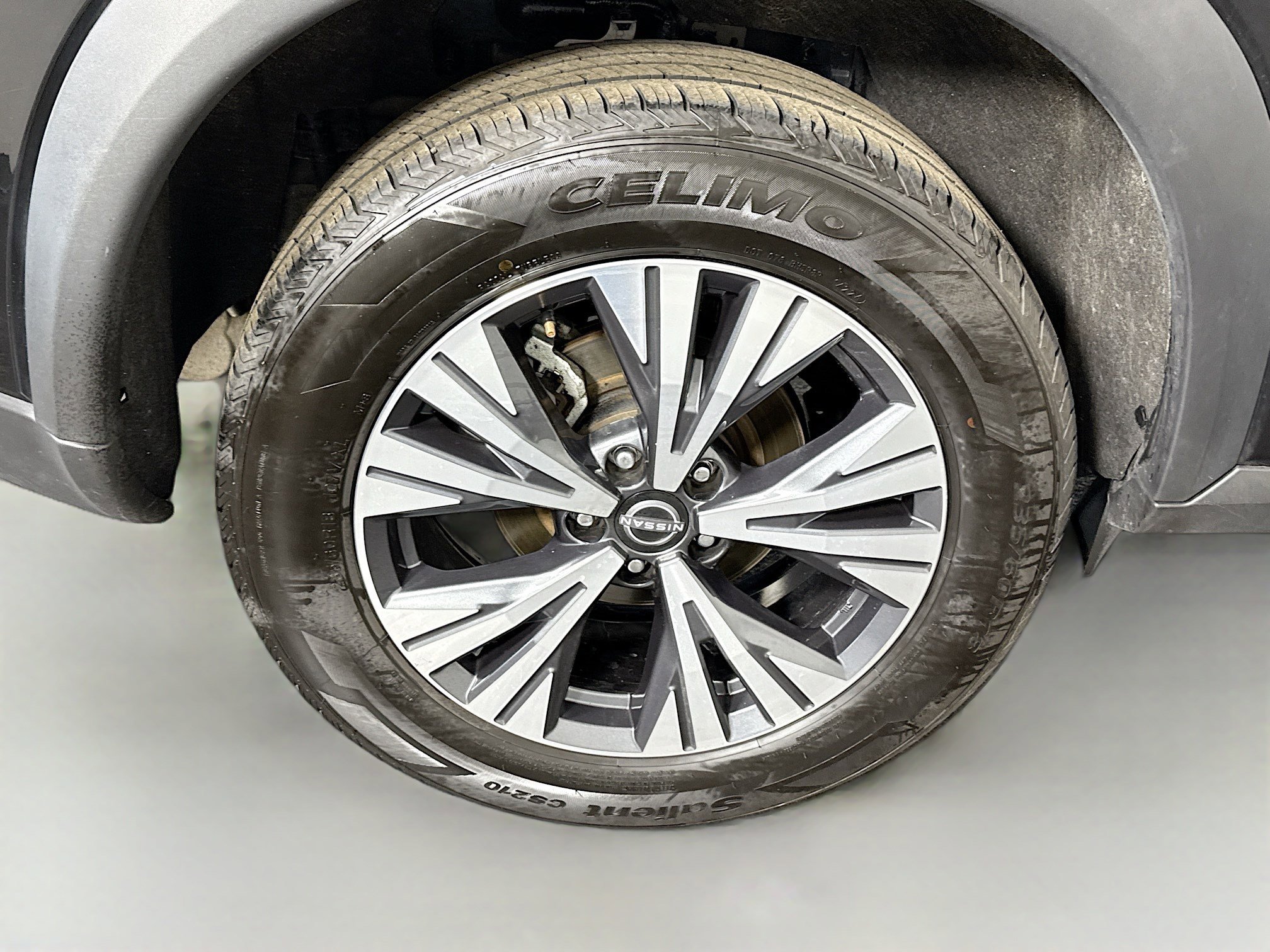 Used 2023 Nissan Rogue SV image 33