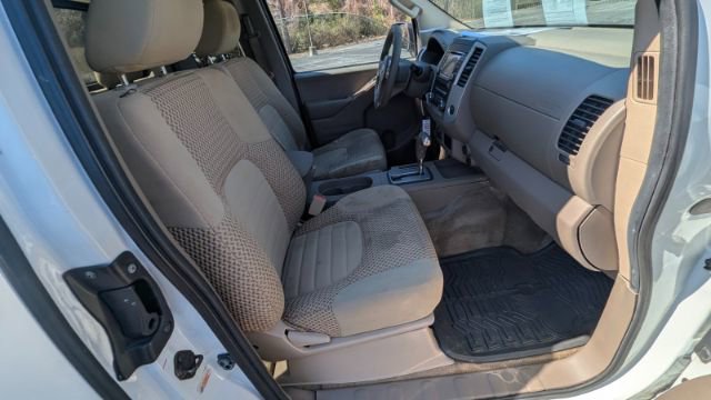 Used 2015 Nissan Frontier SV image 16