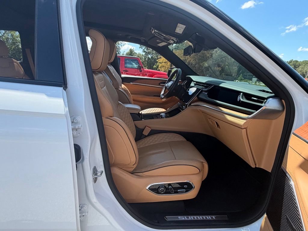 Used 2022 Jeep Grand Cherokee Summit AWD/4WD image 44