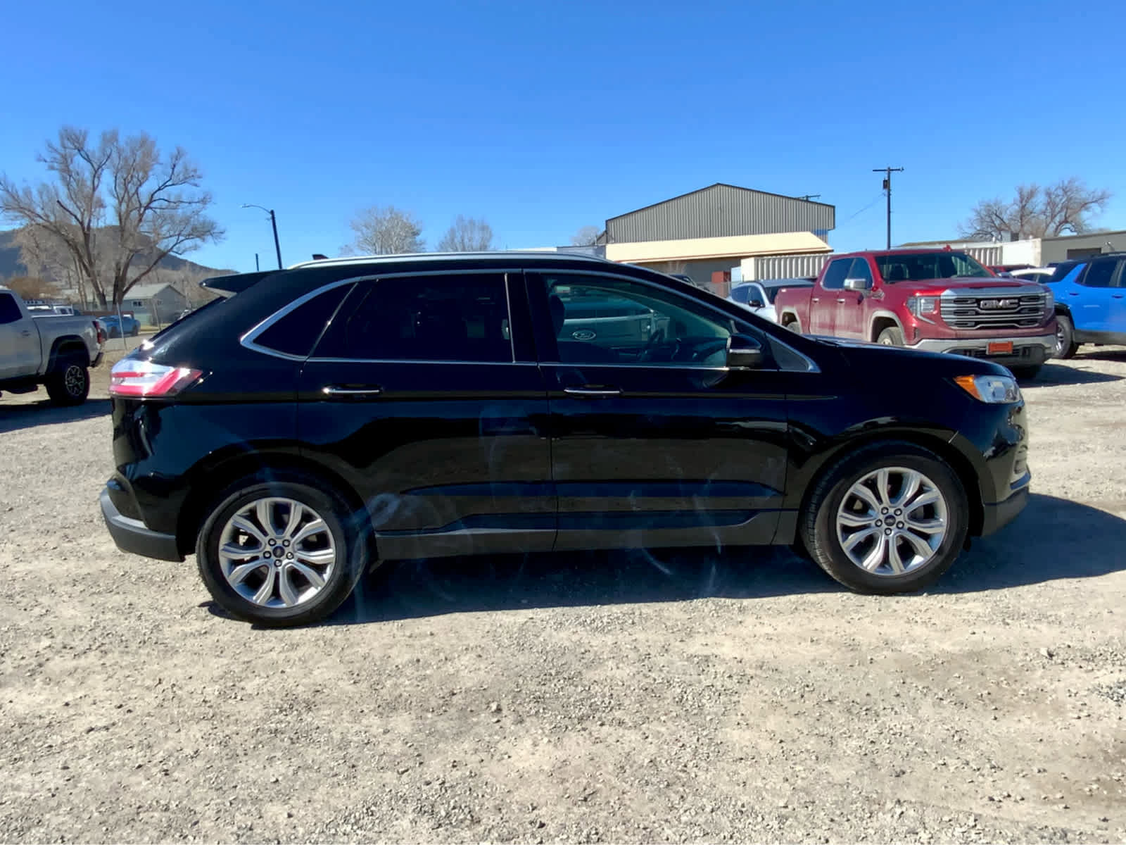 Used 2019 Ford Edge Titanium FWD image 5