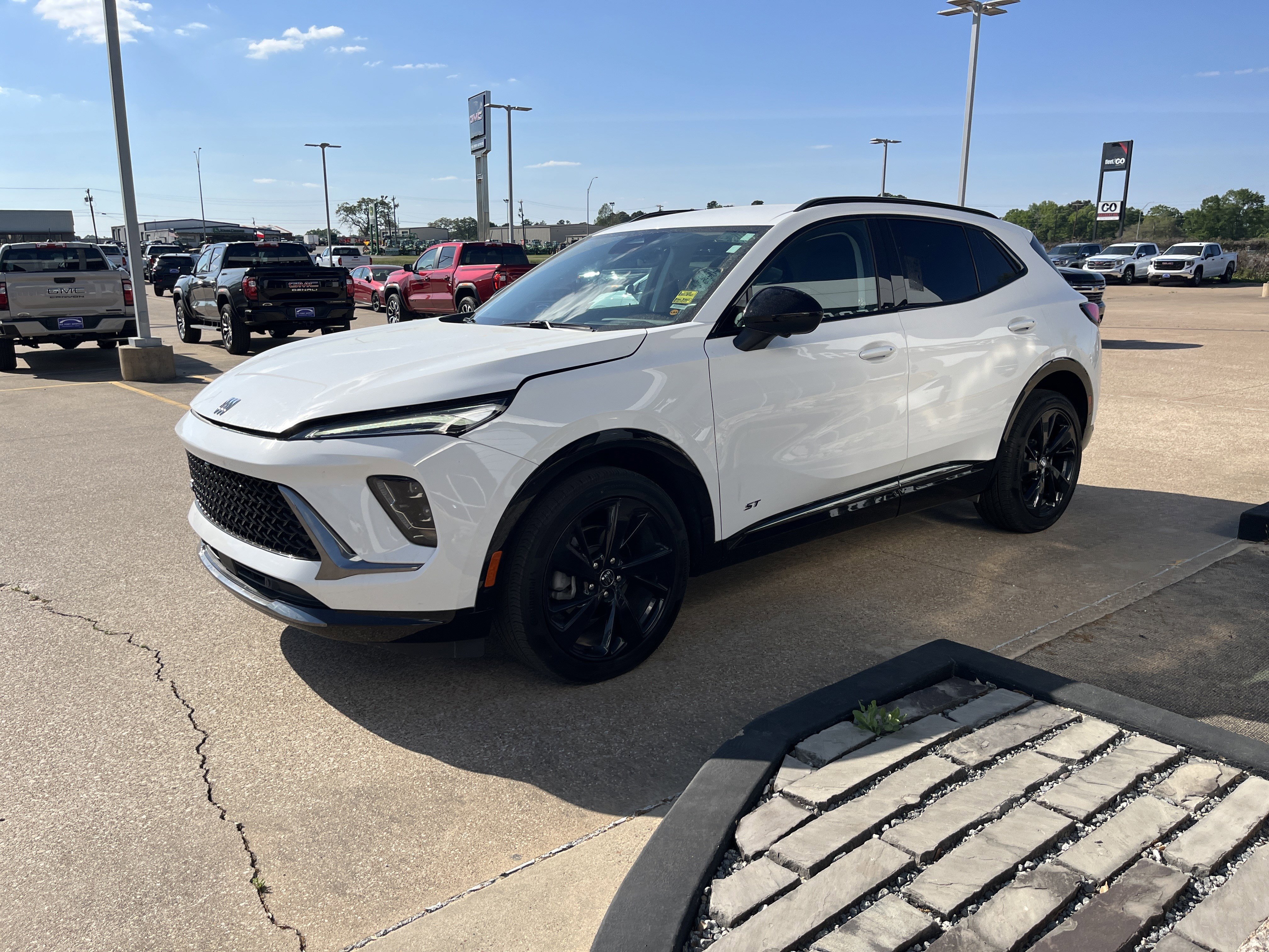 Used 2025 Buick Envision Sport Touring image 1