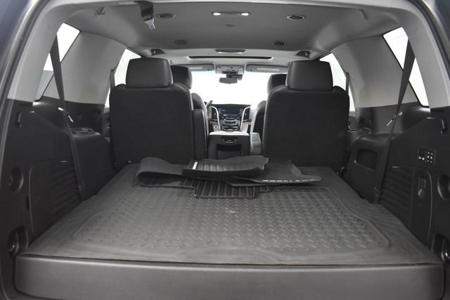 Used 2018 Cadillac Escalade Luxury AWD/4WD image 12