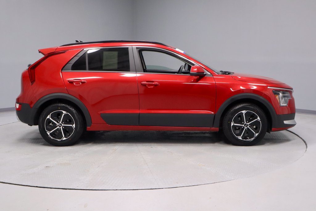 Used 2025 Kia Niro LX FWD image 11