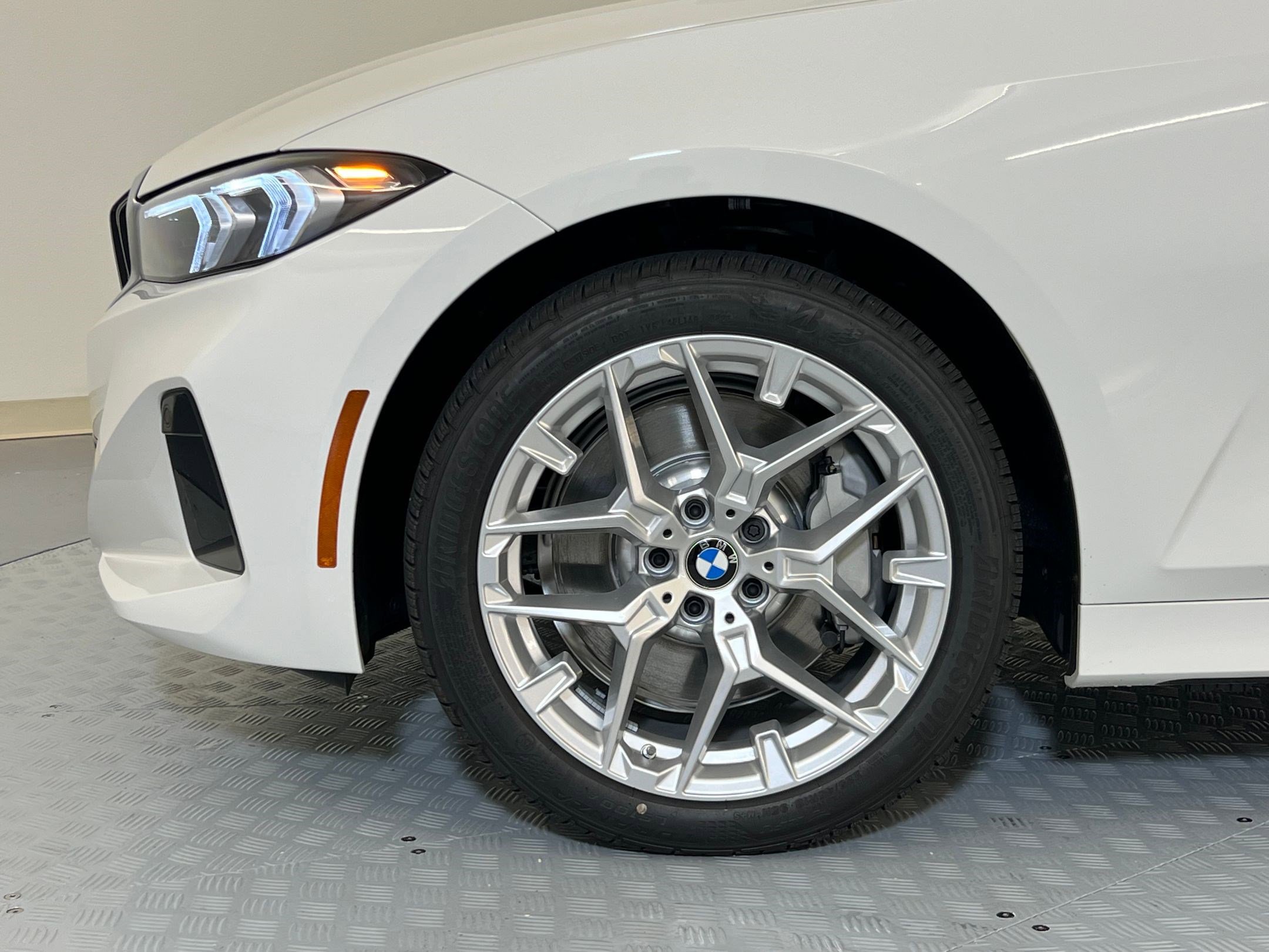 Used 2025 BMW 330i xDrive Sedan w/ Premium Package AWD/4WD image 10