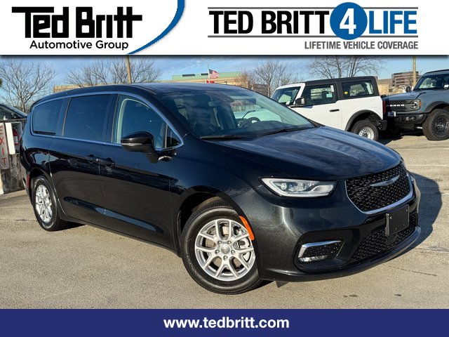 Used 2023 Chrysler Pacifica Touring-L