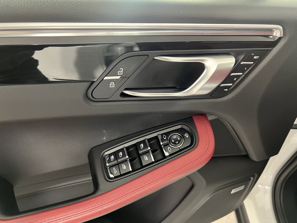 Certified 2023 Porsche Macan S image 28