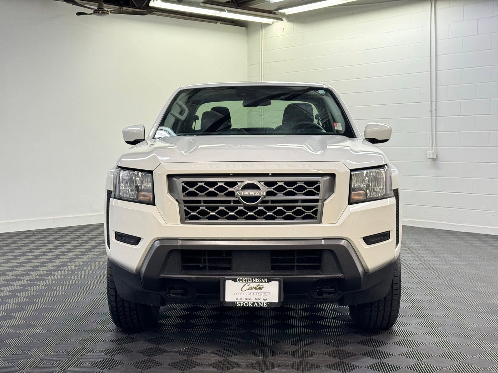Used 2023 Nissan Frontier SV image 5