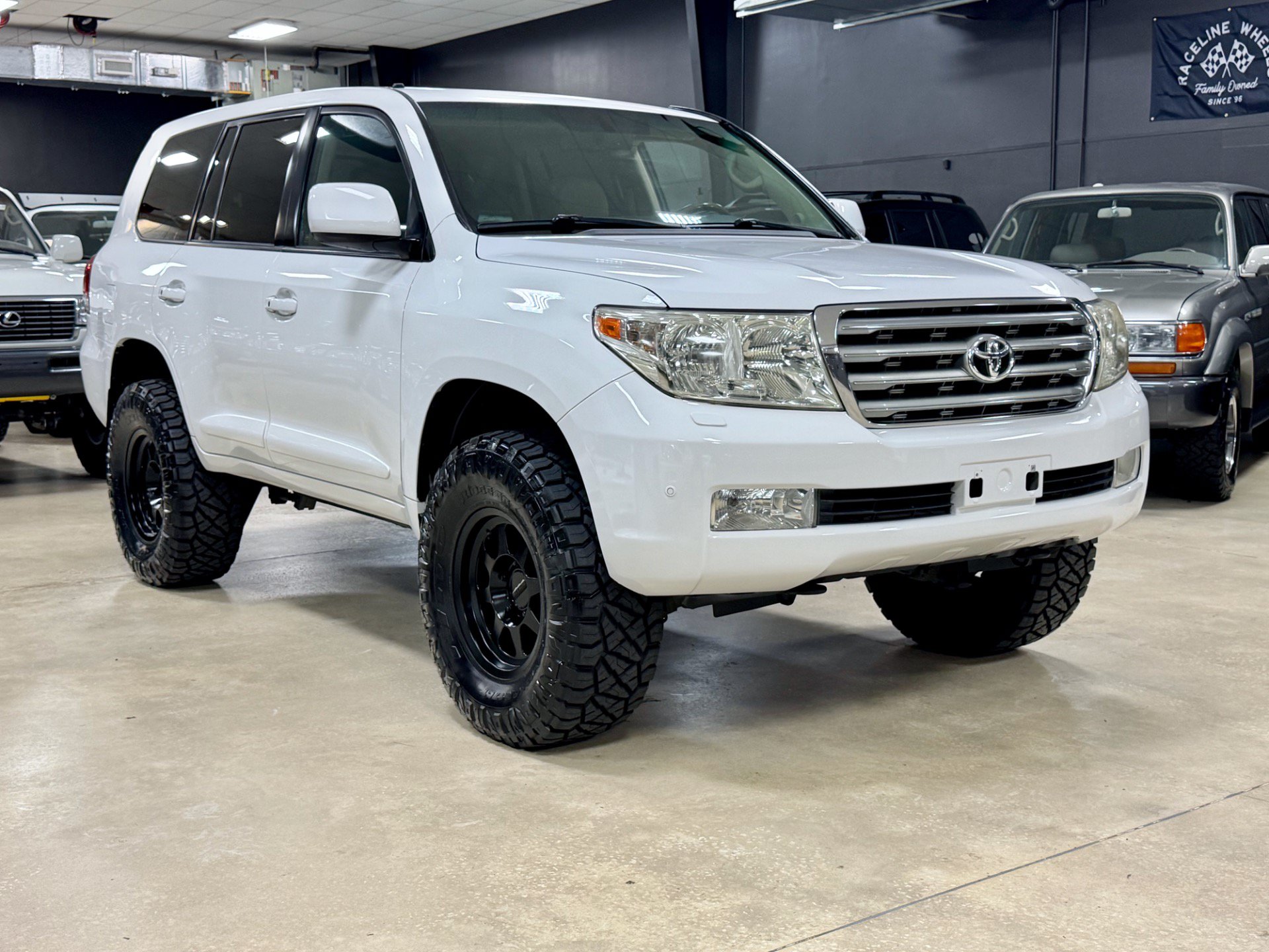 Used 2009 Toyota Land Cruiser w/ Upgrade Pkg AWD/4WD image 4