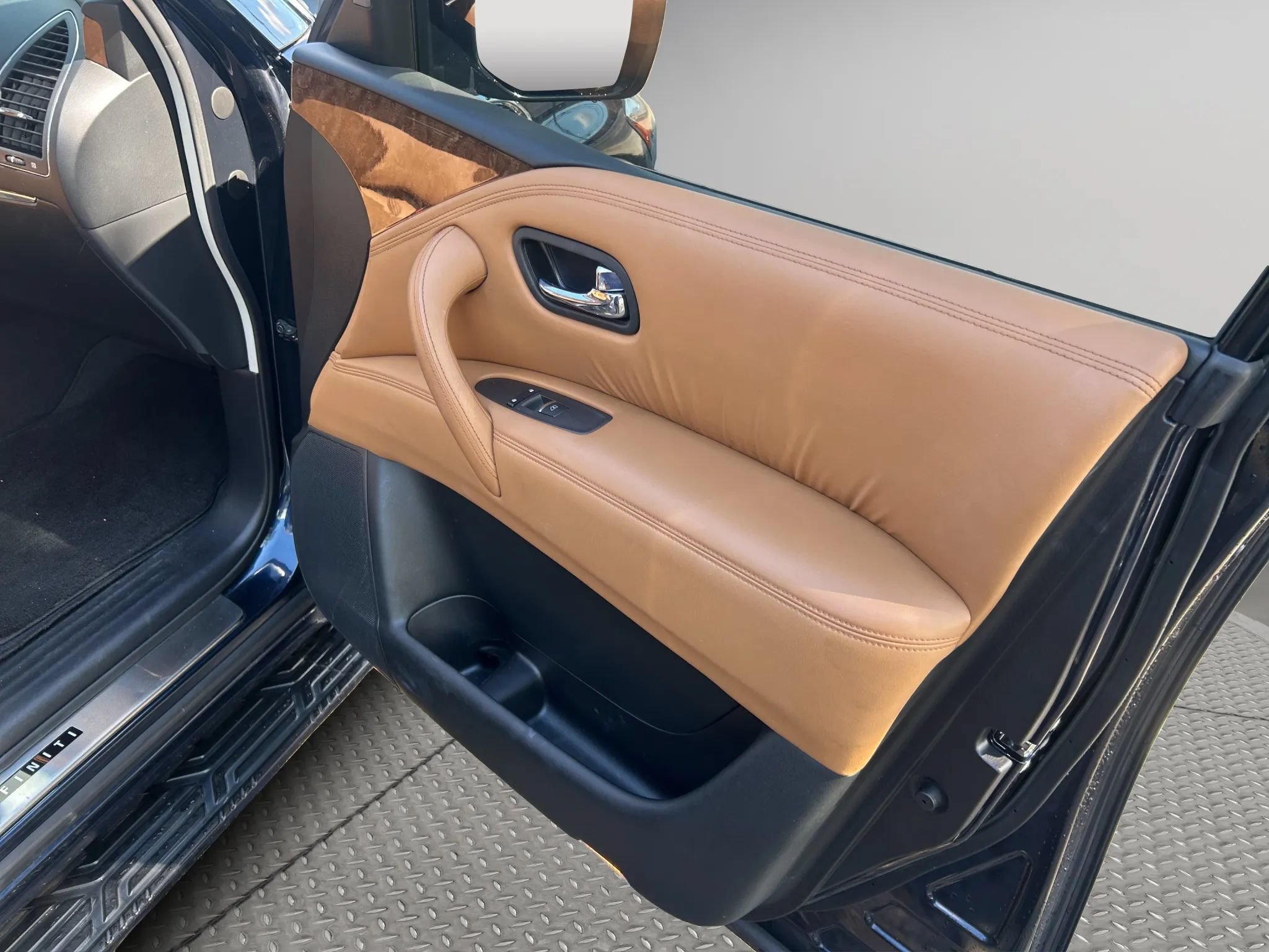 Used 2017 INFINITI QX80 Signature Edition RWD image 20