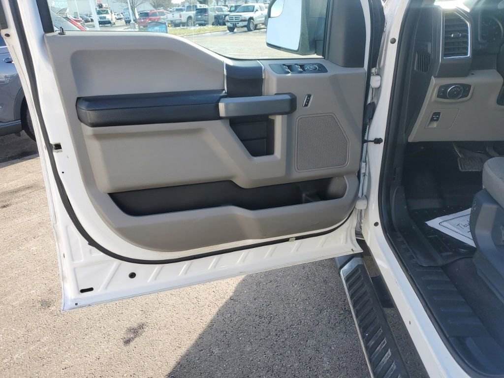 Used 2015 Ford F150 XLT image 14