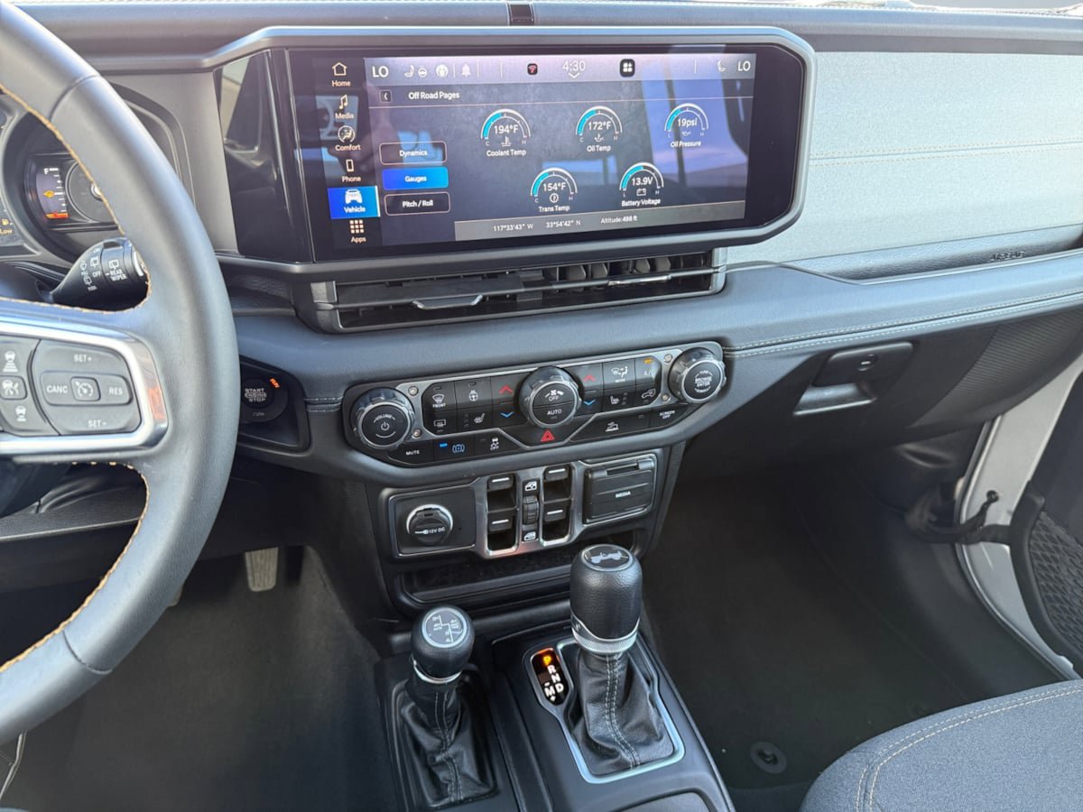Used 2024 Jeep Wrangler Unlimited Sahara AWD/4WD image 11