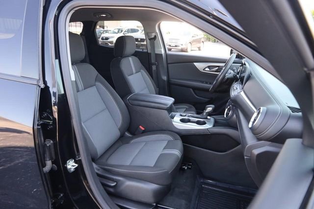 Used 2025 Chevrolet Blazer LT AWD/4WD image 25