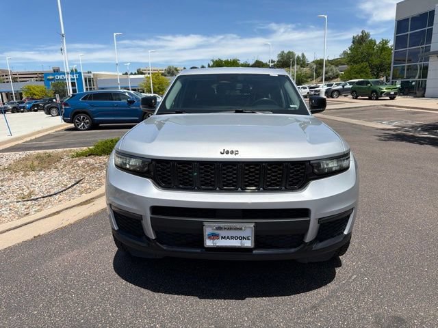 Used 2022 Jeep Grand Cherokee L Limited w/ Black Appearance Package AWD/4WD image 2