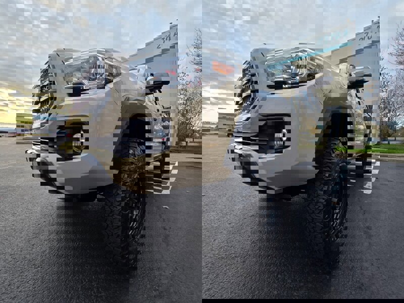 Used 2017 Toyota Tacoma TRD Off-Road image 10