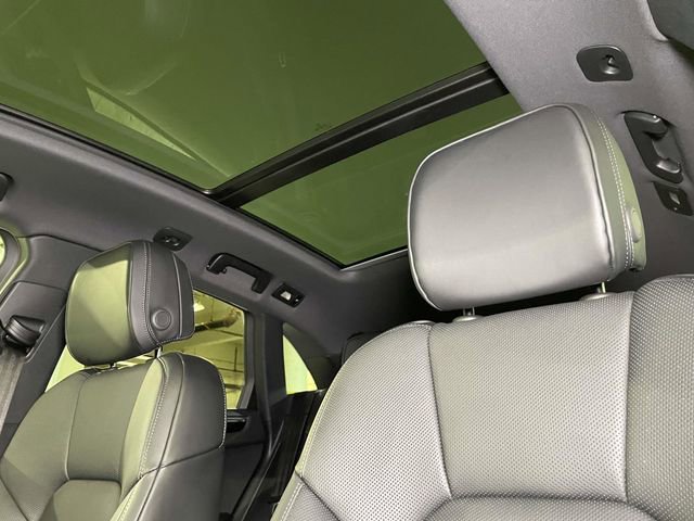 New 2026 Porsche Macan image 18