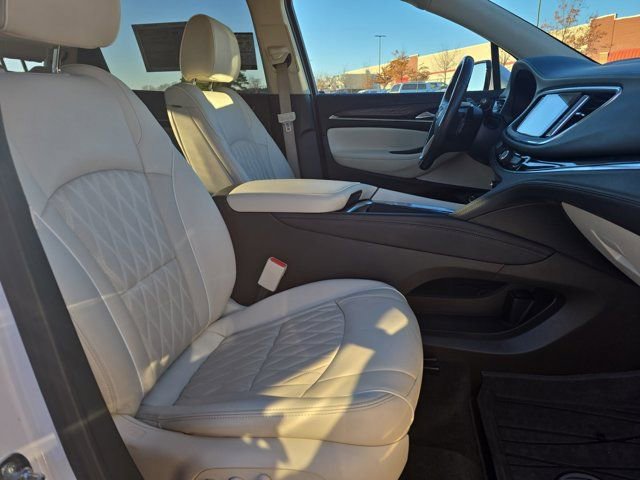 Used 2023 Buick Enclave Avenir image 10