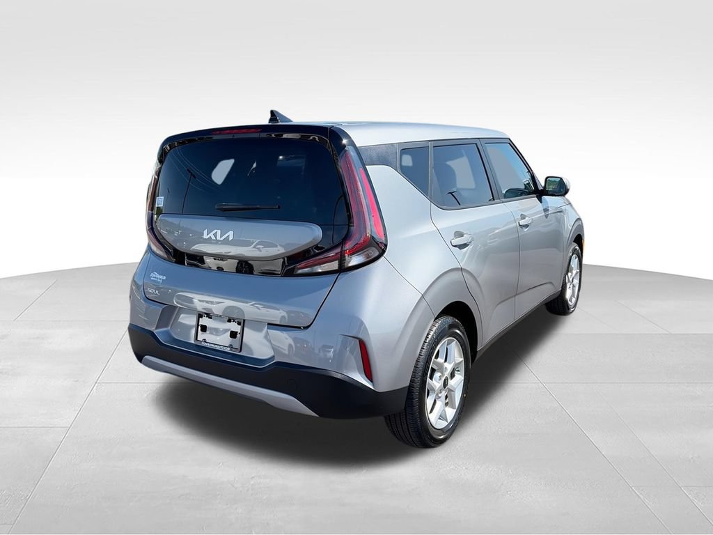 Used 2025 Kia Soul LX w/ LX Technology Package FWD image 8