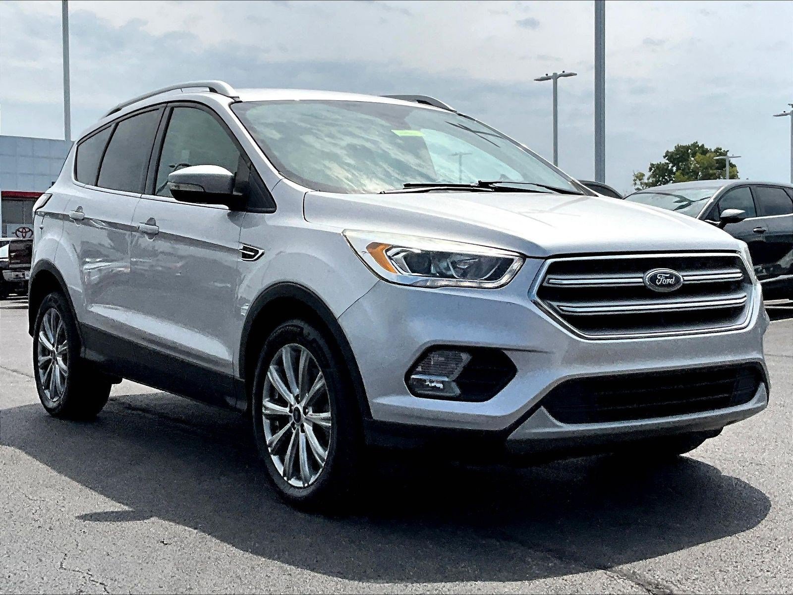 Used 2017 Ford Escape Titanium FWD image 3