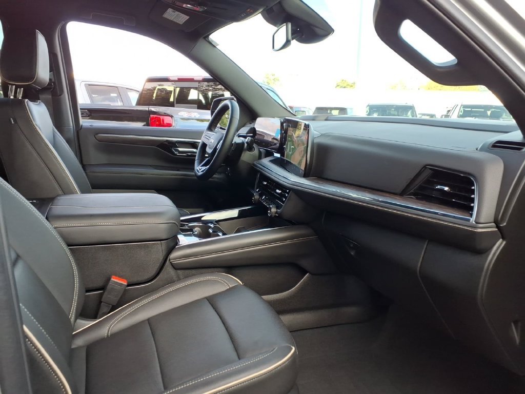 Certified 2025 Chevrolet Suburban Premier AWD/4WD image 17