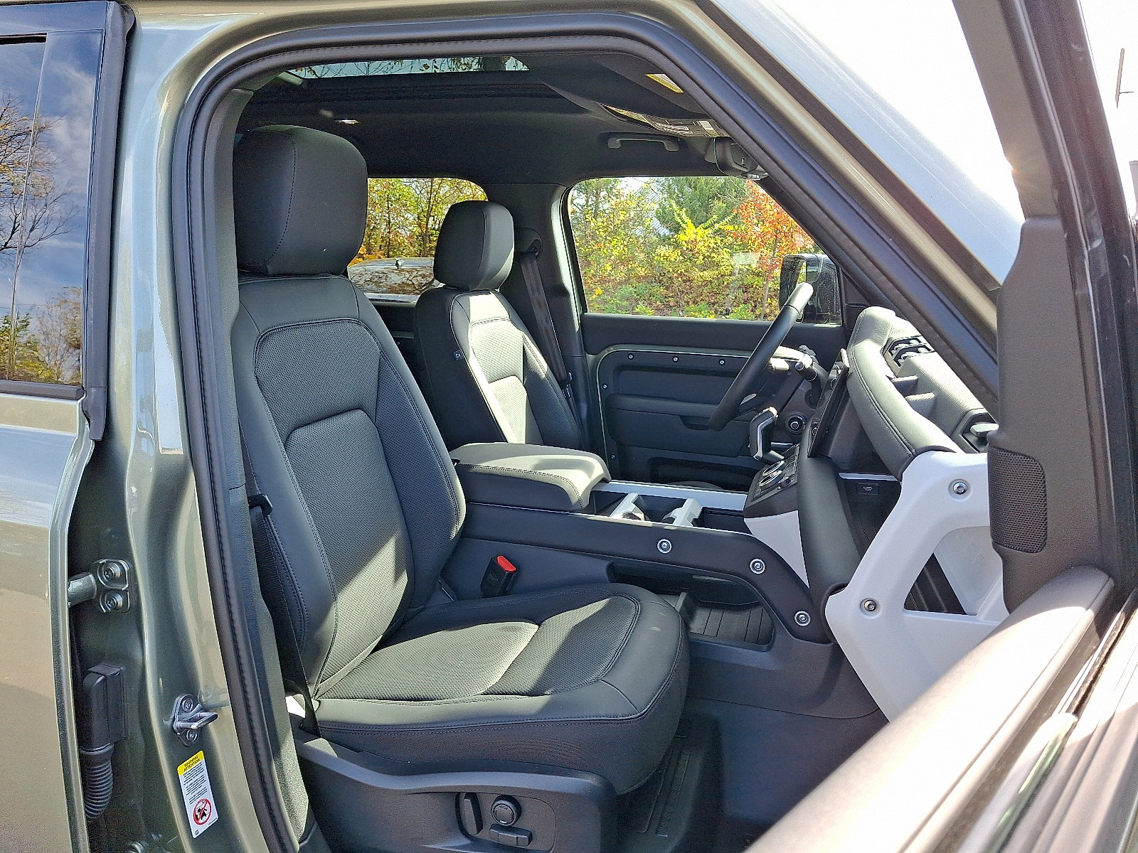 Used 2025 Land Rover Defender 110 S image 3