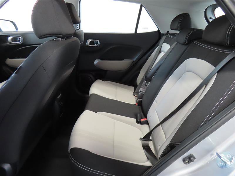 Used 2025 Hyundai Venue SEL FWD image 27