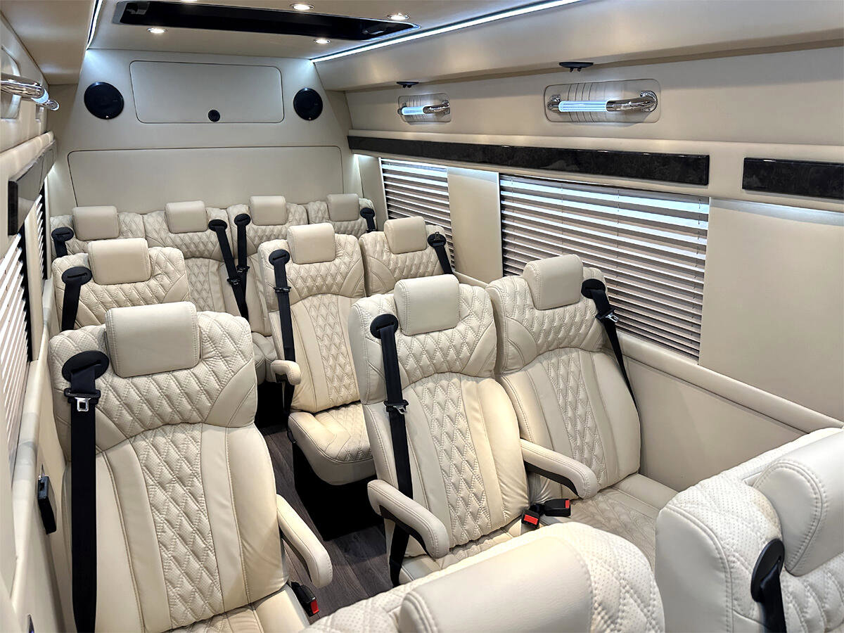 Used 2024 Mercedes-Benz Sprinter 3500 image 4