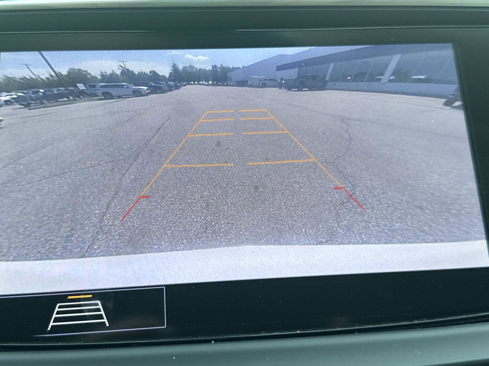 Used 2020 Buick Enclave Essence w/ Sound and Sites Package image 17