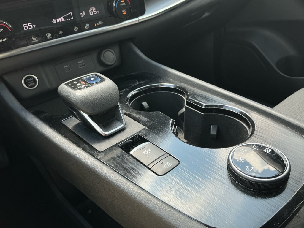 Used 2022 Nissan Rogue SV AWD/4WD image 28