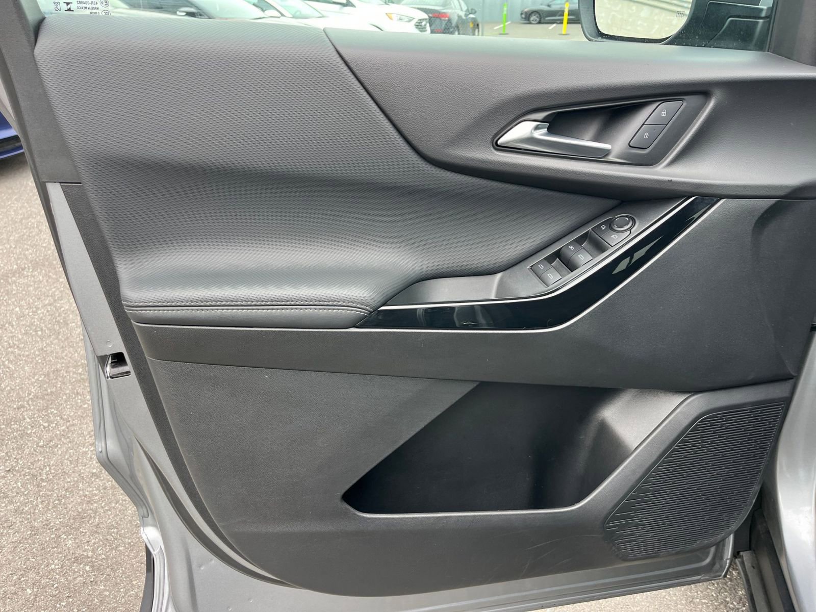 Used 2025 Chevrolet Equinox LT FWD image 18